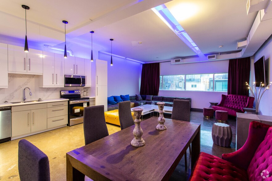 405 Dundas St W, Toronto, ON for sale - Interior Photo - Image 1 of 1