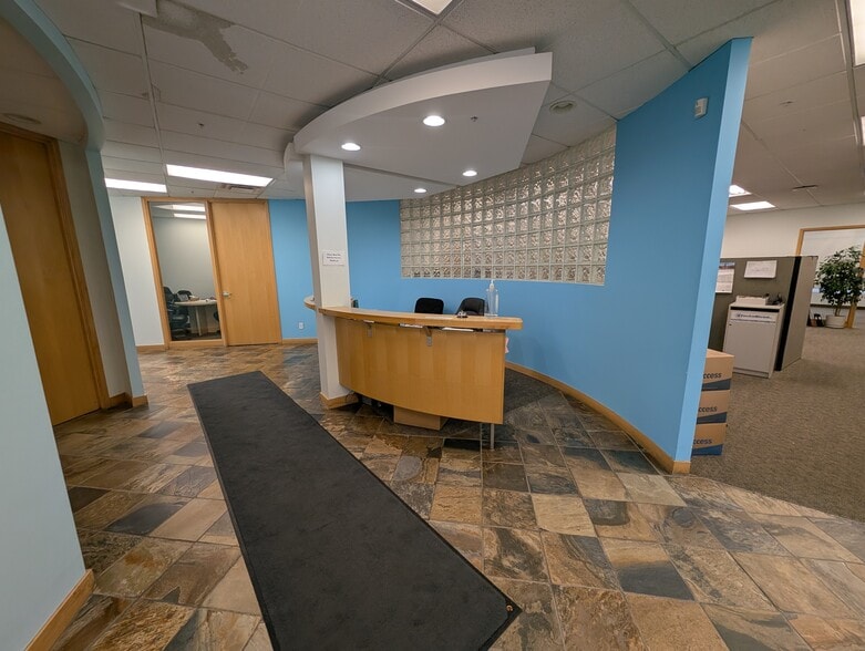 9803-9815 34 Ave NW, Edmonton, AB à vendre - Photo du bâtiment - Image 3 de 6