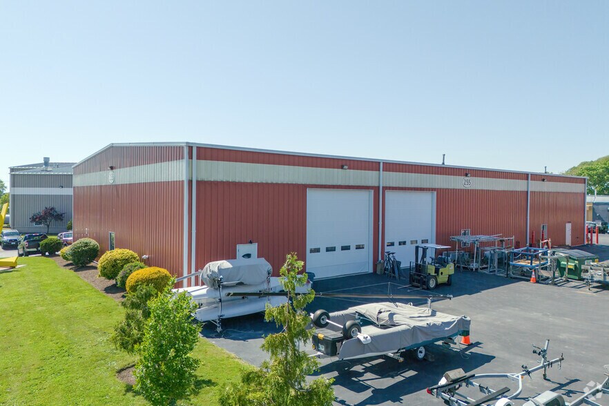 255 Franklin St, Bristol, RI à louer - Photo du bâtiment - Image 3 de 6