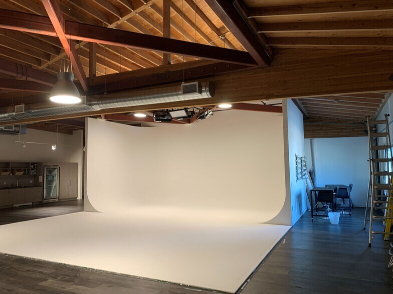 4610 Valley Blvd, Los Angeles, CA à louer - Photo du bâtiment - Image 1 de 9