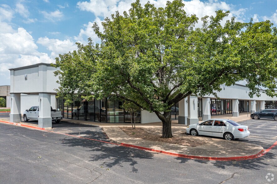 5555 Rufe Snow Dr, North Richland Hills, TX à louer - Photo principale - Image 1 de 6