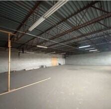 2845 W 48th Pl, Chicago, IL for lease Interior Photo- Image 2 of 5