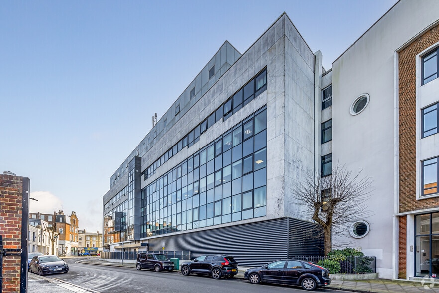 2 Dollis Park, London for lease - Building Photo - Image 3 of 3