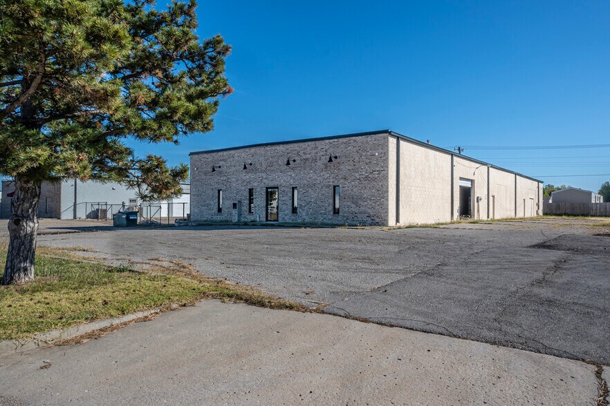 1831 Industrial Blvd, Norman, OK à vendre - Photo du bâtiment - Image 1 de 28