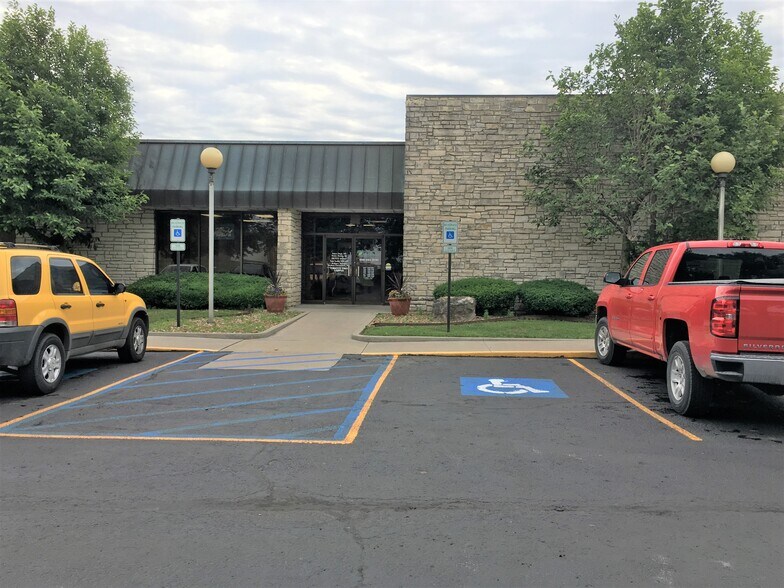 3401 Pine St, Higginsville, MO for sale - Building Photo - Image 3 of 6