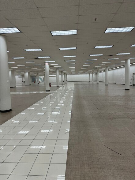 350 Towne Center Cir, Sanford, FL à louer - Photo du bâtiment - Image 3 de 4