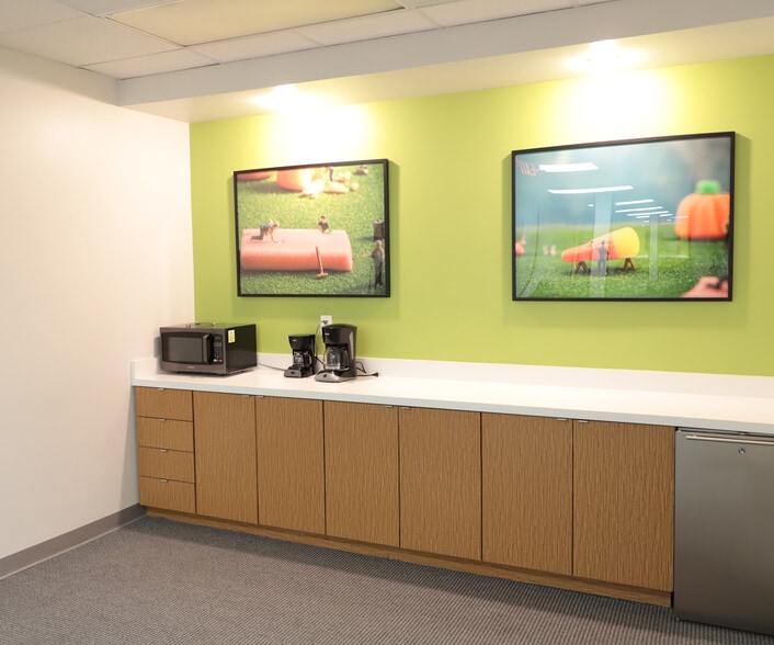 1300 Bay Area Blvd, Houston, TX for lease - Interior Photo - Image 2 of 6