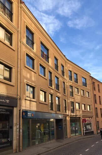 Plus de détails pour Multi-résidentiel à vendre