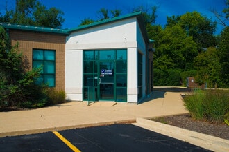 3S517 Winfield Rd, Warrenville, IL à louer Autre- Image 1 de 6