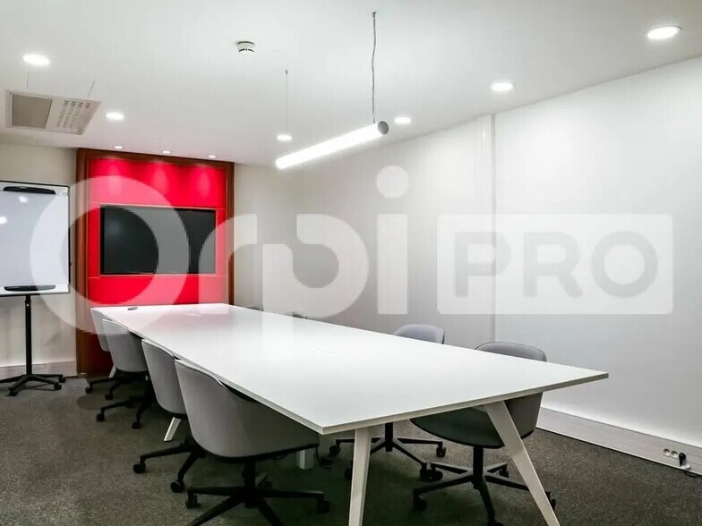 Office in Montigny-le-Bretonneux for lease - Interior Photo - Image 3 of 12