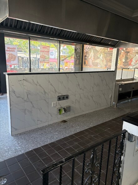 4918-4934 Broadway, New York, NY for lease - Building Photo - Image 3 of 18