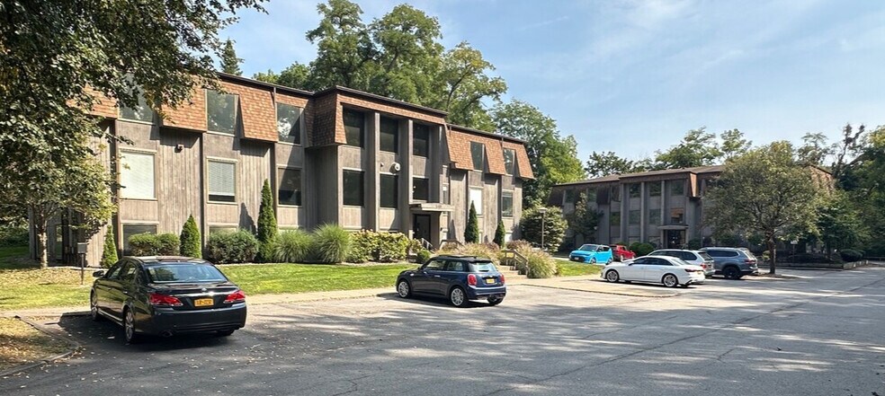 640 Kreag Rd, Pittsford, NY à louer - Photo du bâtiment - Image 1 de 21