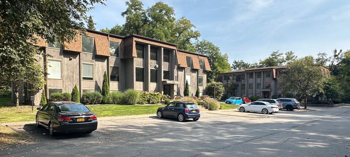 640 Kreag Rd, Pittsford, NY à louer Photo du bâtiment- Image 1 de 22