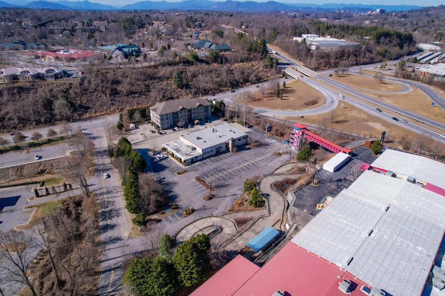 6 Roberts Rd, Asheville, NC for lease - Building Photo - Image 2 of 3
