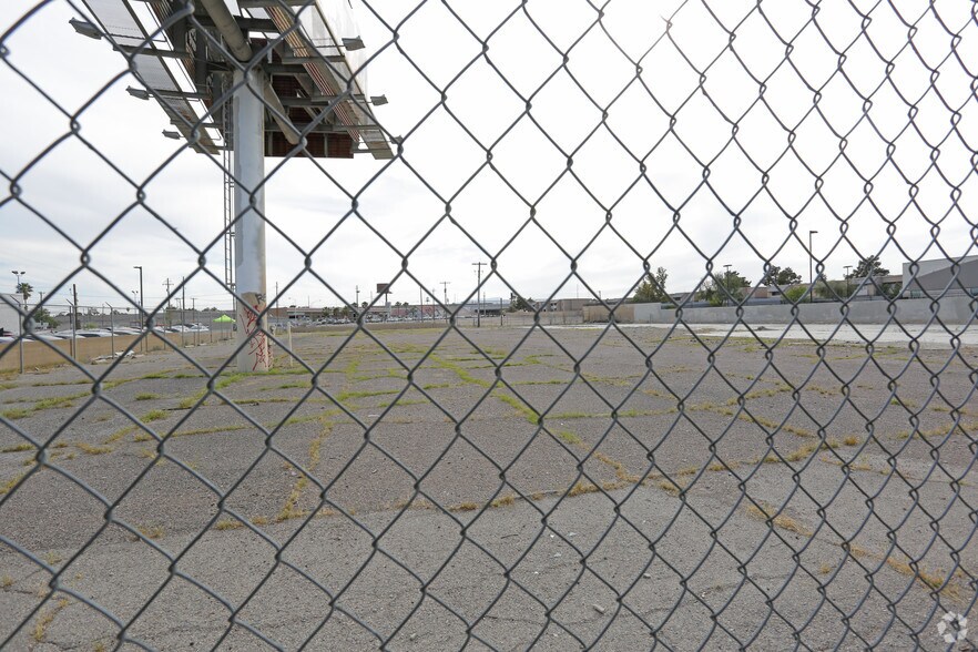 4100 Boulder Hwy, Las Vegas, NV à vendre - Photo du bâtiment - Image 2 de 4