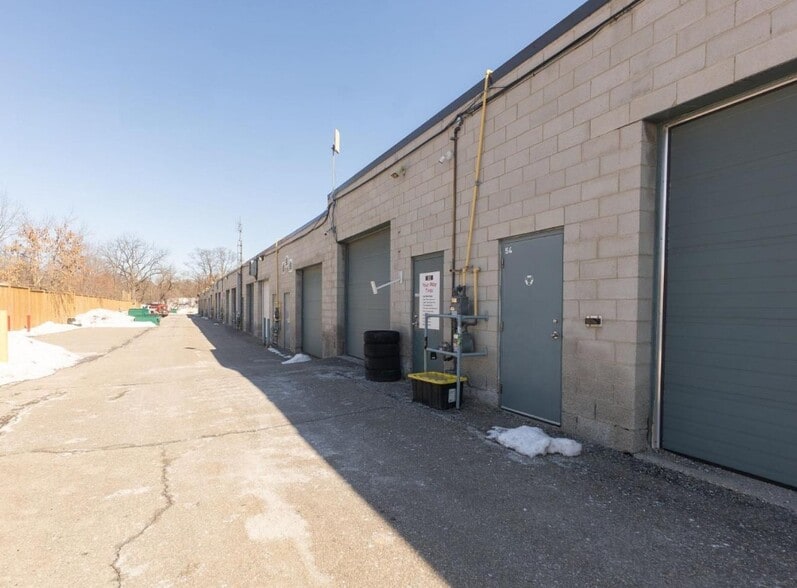 3045 Southcreek Rd, Mississauga, ON for sale - Building Photo - Image 3 of 10