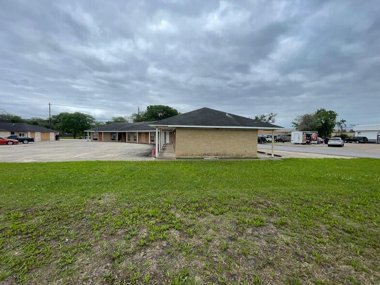 4602 Avenue H, Rosenberg, TX à vendre - Photo du bâtiment - Image 2 de 16