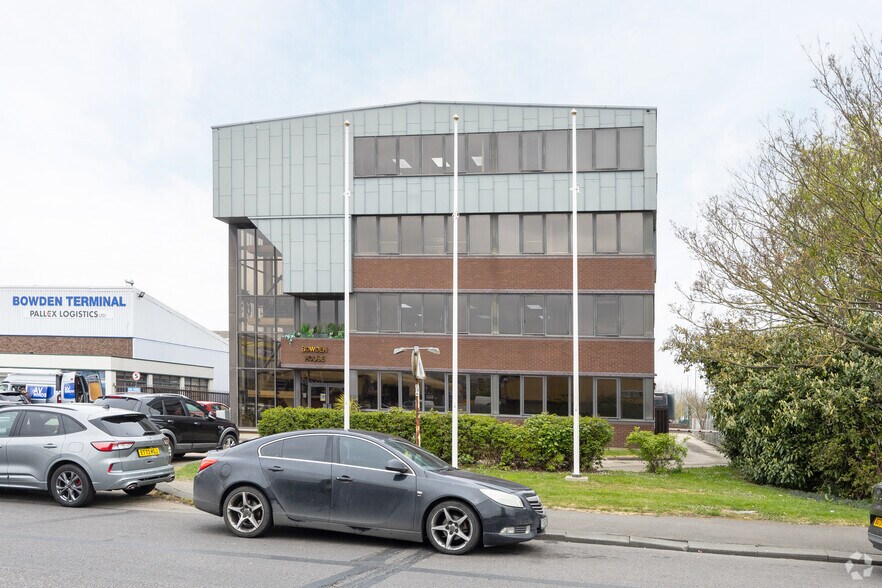 Luckyn Ln, Basildon à louer - Photo du bâtiment - Image 2 de 5