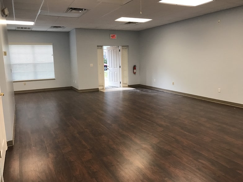 523 Wekiva Commons Cir, Apopka, FL for lease - Interior Photo - Image 2 of 33