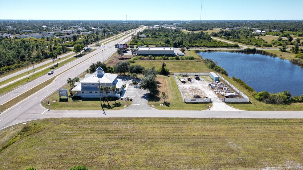 8379 Gasparilla Rd, Port Charlotte, FL à vendre - Photo du bâtiment - Image 3 de 18