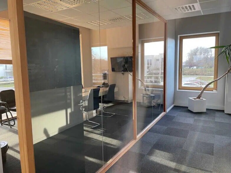 Bureau dans Sainghin-en-Mélantois à louer - Photo intérieure - Image 1 de 5