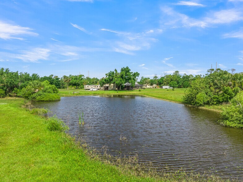 1520 S River Rd, Englewood, FL à vendre - Photo du bâtiment - Image 2 de 24