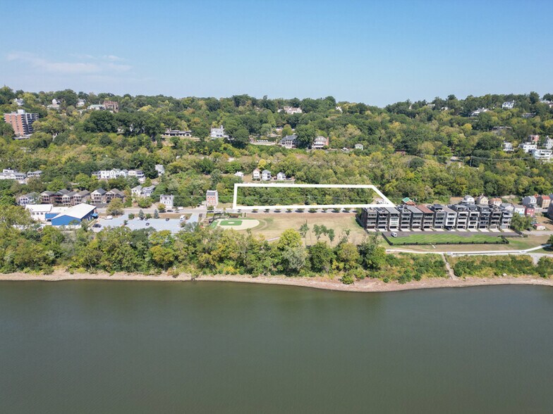 2370 Riverside dr, Cincinnati, OH à vendre - Photo du bâtiment - Image 3 de 6