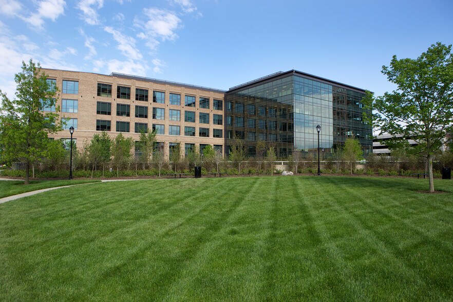 10 W Nationwide Blvd, Columbus, OH à louer - Photo du bâtiment - Image 2 de 13