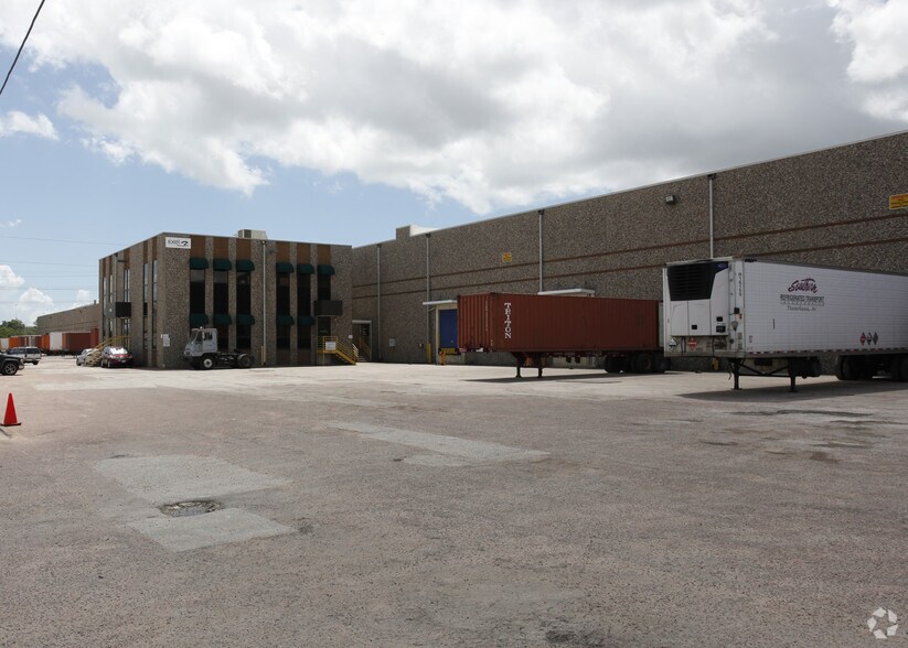 11931 Highway 225, La Porte, TX à louer - Photo du bâtiment - Image 3 de 4