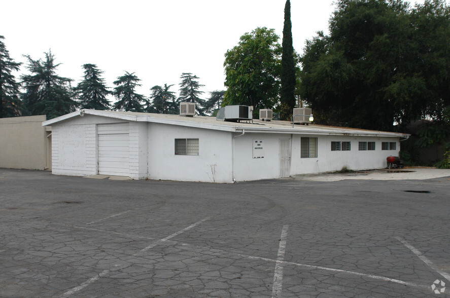 908 E Highland Ave, San Bernardino, CA for lease - Building Photo - Image 2 of 2