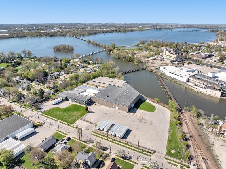 206 Garfield Ave, Menasha, WI for lease - Aerial - Image 2 of 14