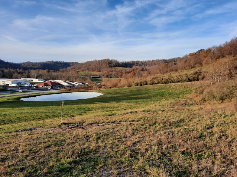 100 Caperton Way, Fairmont, WV à vendre - Photo du bâtiment - Image 3 de 6
