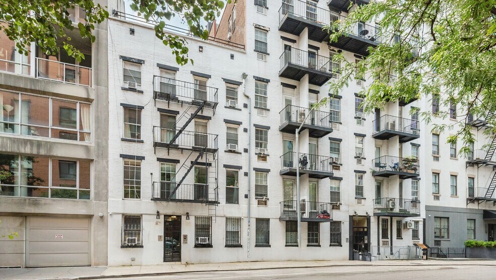 446 W 19th St, New York, NY à vendre - Photo du bâtiment - Image 2 de 3