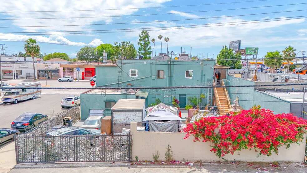 5221 E Beverly Blvd, East Los Angeles, CA à vendre - Photo du bâtiment - Image 2 de 27