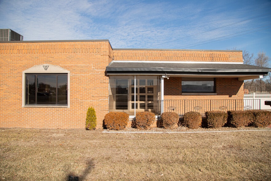 101 Ashworth Rd, West Des Moines, IA à vendre - Photo du bâtiment - Image 2 de 24