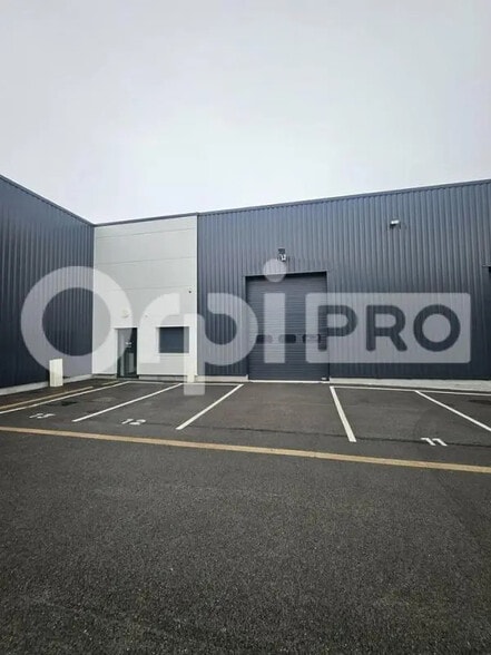 Flex in Cormontreuil for lease - Building Photo - Image 1 of 7