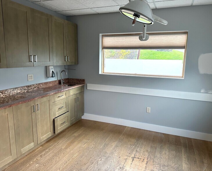 333 Hooper Rd, Endwell, NY à vendre - Photo du bâtiment - Image 3 de 5