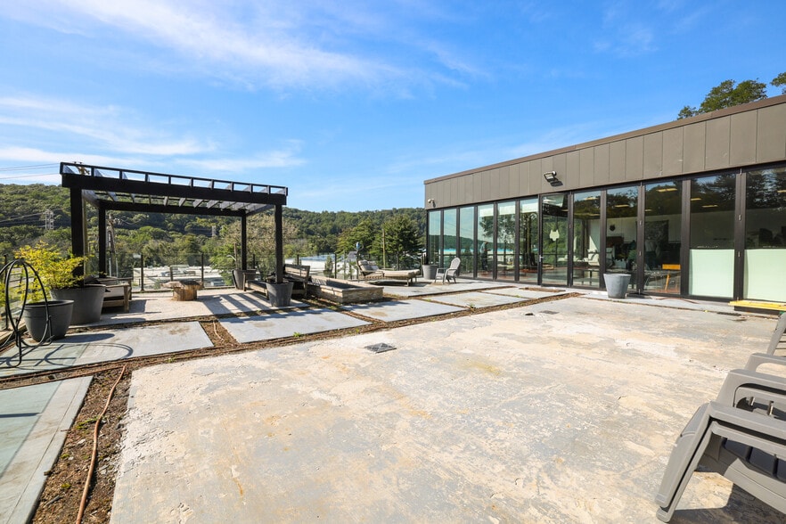 168 Saw Mill River Rd, Hawthorne, NY for lease - Building Photo - Image 3 of 9