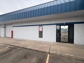 9361 Winkler Dr, Houston, TX for lease Building Photo- Image 1 of 3