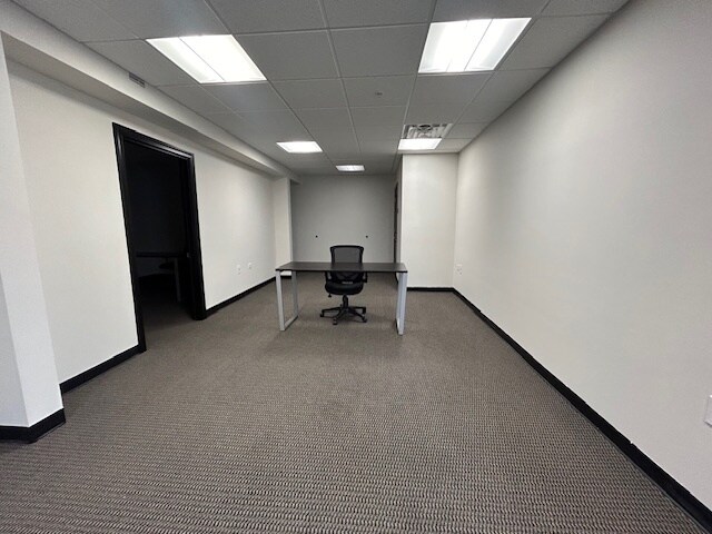 501 W Main St, St Charles, IL à louer - Photo intérieure - Image 2 de 13