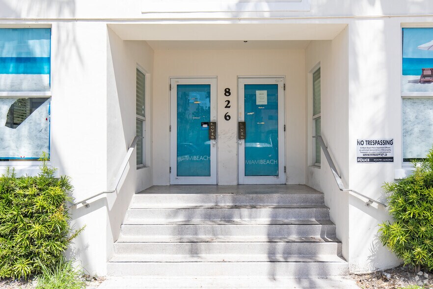 826 Collins Ave, Miami Beach, FL à vendre - Photo du bâtiment - Image 2 de 6