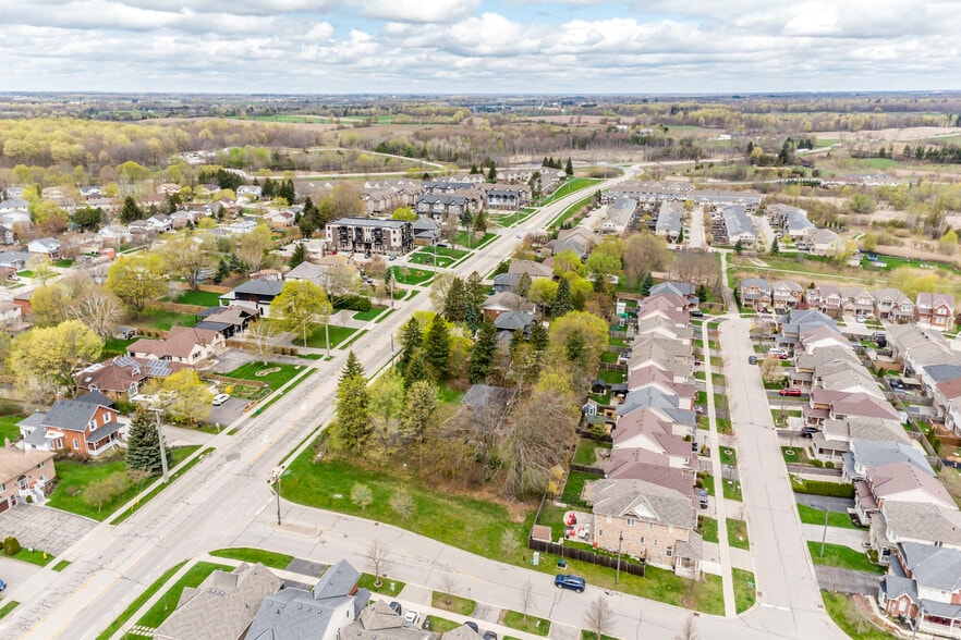 355 Guelph ave, Cambridge, ON à vendre - Aérien - Image 2 de 15