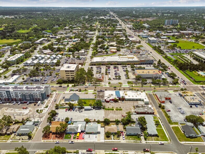 1214-1242 Cleveland Street, Clearwater, FL à vendre - Photo du bâtiment - Image 3 de 11