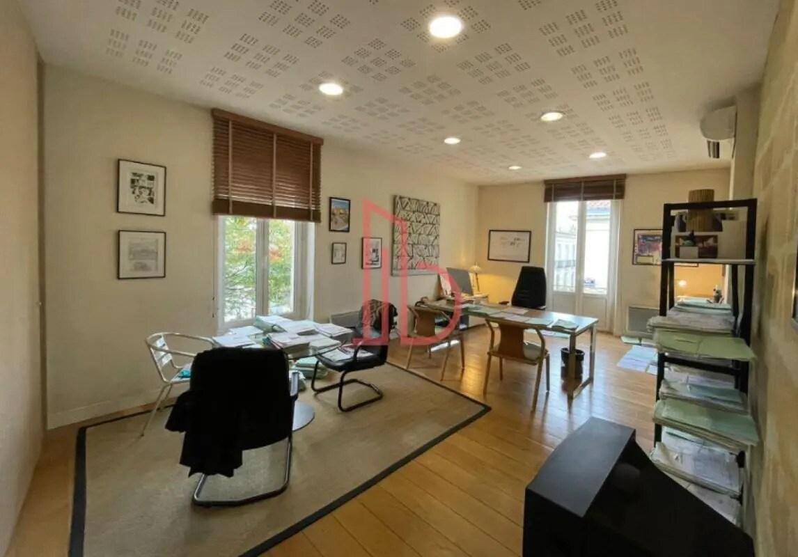 Office in Bordeaux for sale Interior Photo- Image 1 of 4