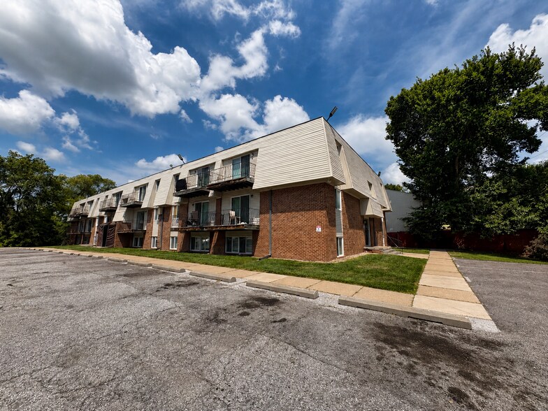7810 Blondo St, Omaha, NE à vendre - Photo du bâtiment - Image 2 de 11