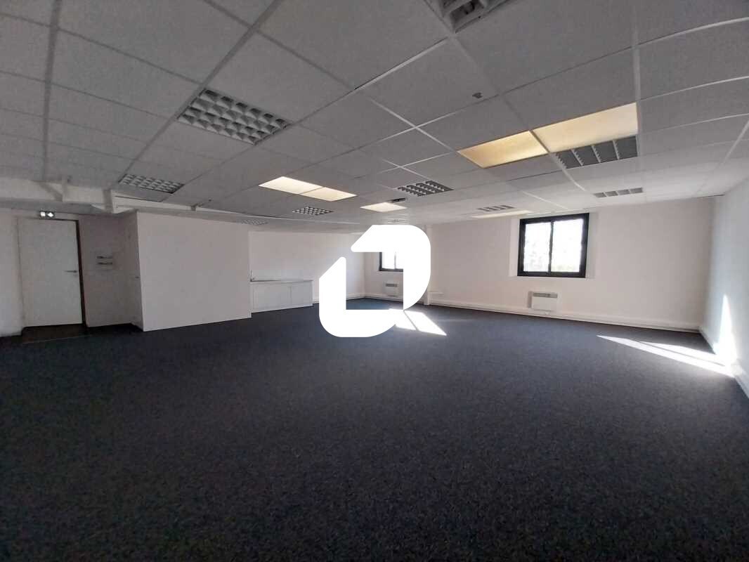Flex in Rambouillet for lease Building Photo- Image 1 of 9