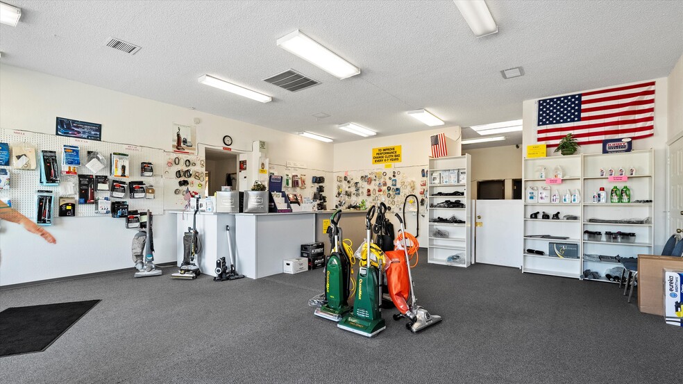 5804 W Clearwater Ave, Kennewick, WA for sale - Building Photo - Image 3 of 22