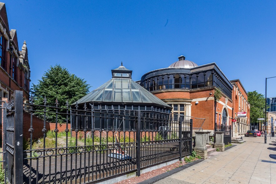 42 Broadway, Peterborough for sale - Building Photo - Image 3 of 6