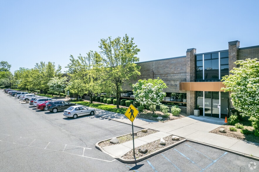90 Boroline Rd, Allendale, NJ à louer - Photo du bâtiment - Image 3 de 6