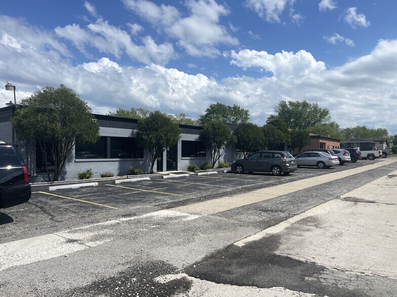 707-717 N Iowa Ave, Villa Park, IL à vendre - Photo du bâtiment - Image 3 de 44